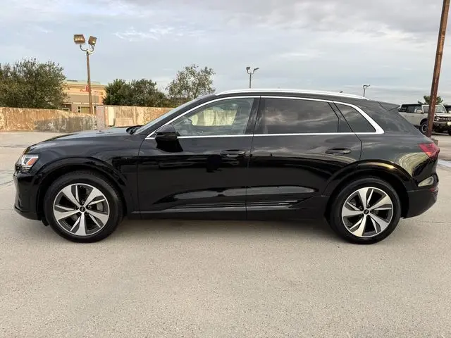 2024 Audi Q8 - $38,001