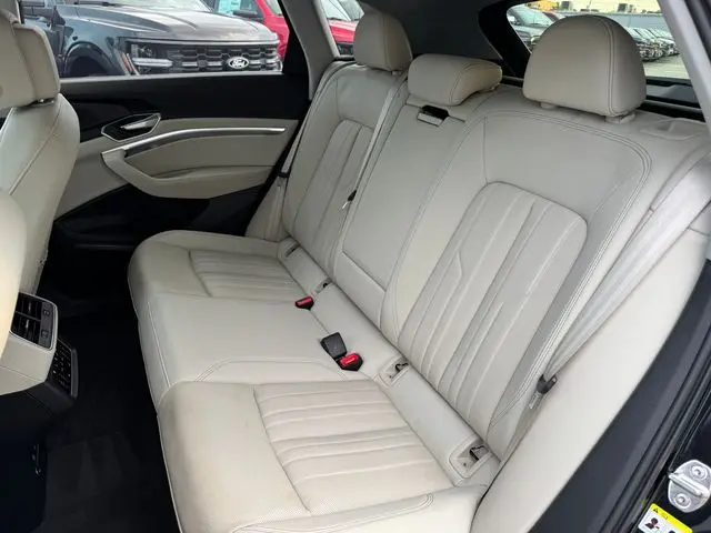 2024 Audi Q8 - $38,001