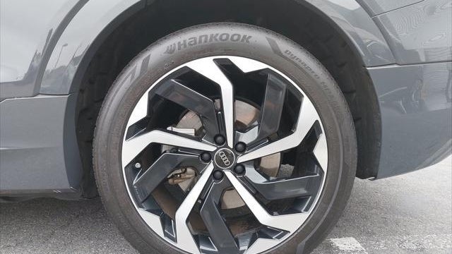 2024 Audi Q8 e-tron quattro Premium Plus