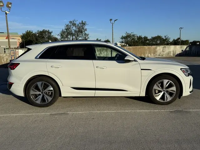 2024 Audi Q8 - $38,001