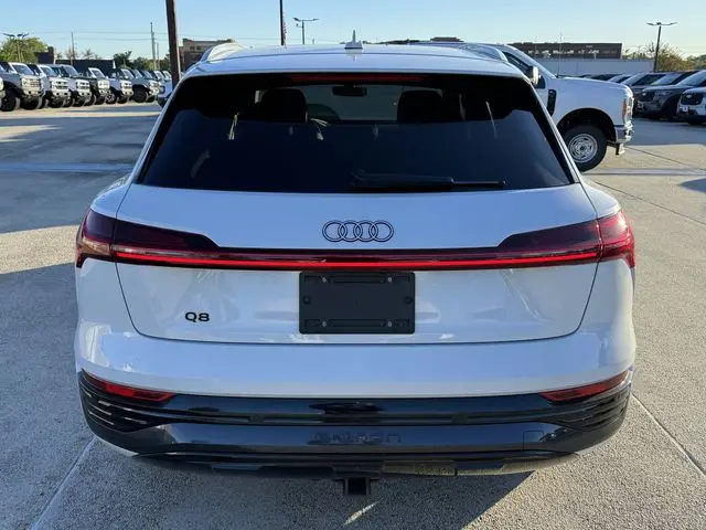 2024 Audi Q8 - $38,001