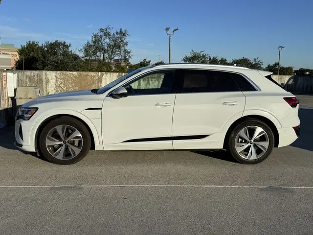 2024 Audi Q8 - $38,001