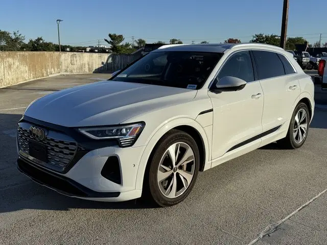 2024 Audi Q8 - $38,001