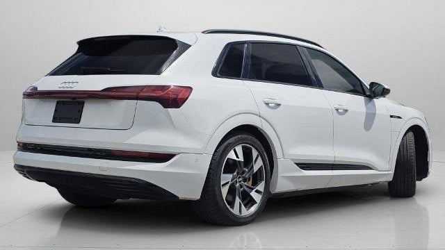 2021 Audi e-tron quattro Premium
