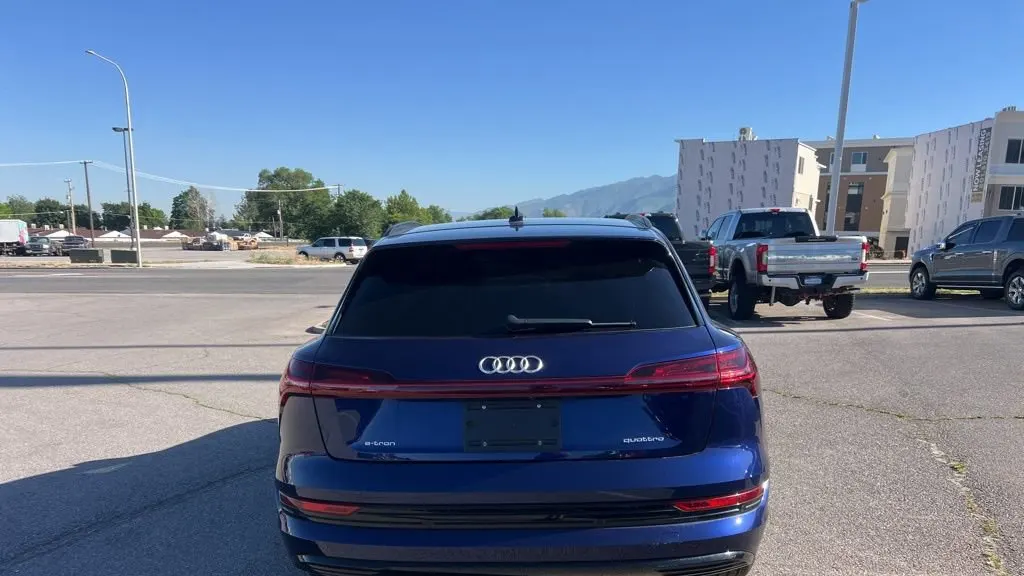 2021 Audi e-tron quattro Premium