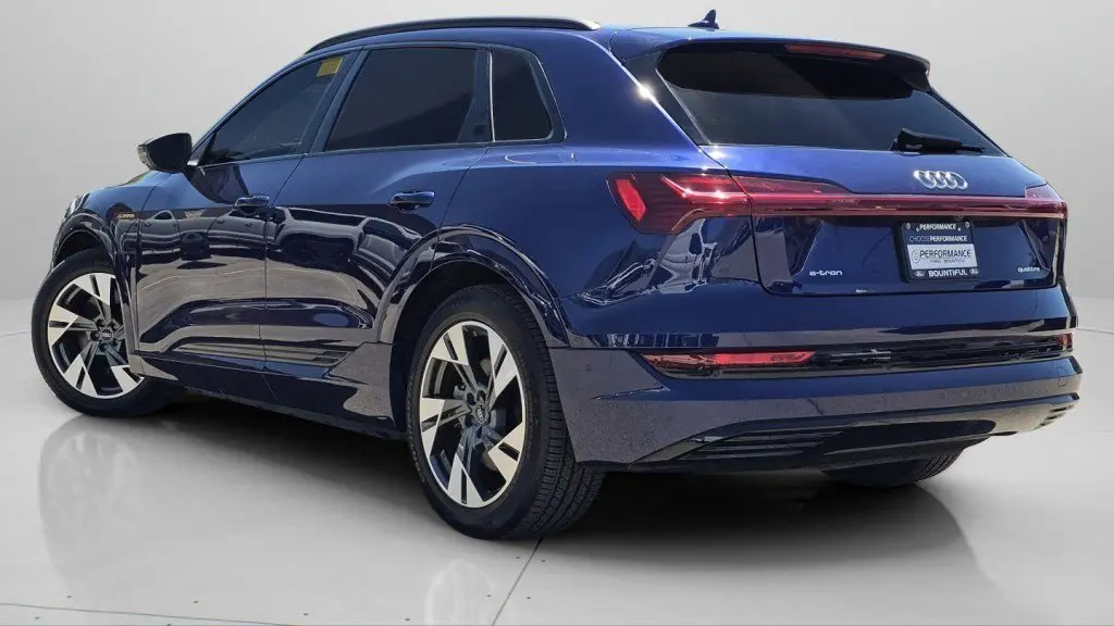 2021 Audi e-tron quattro Premium