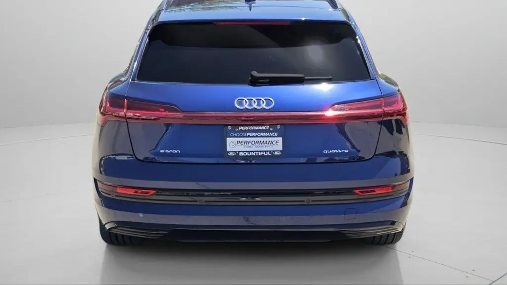 2021 Audi e-tron quattro Premium