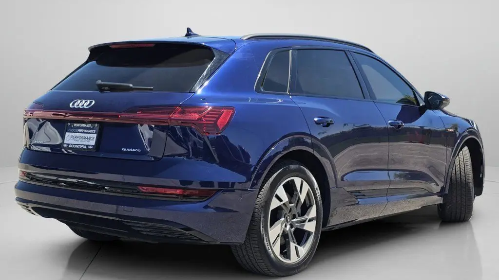 2021 Audi e-tron quattro Premium