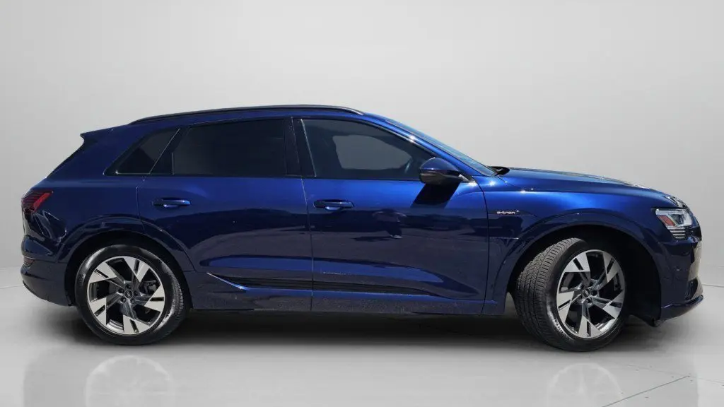 2021 Audi e-tron quattro Premium