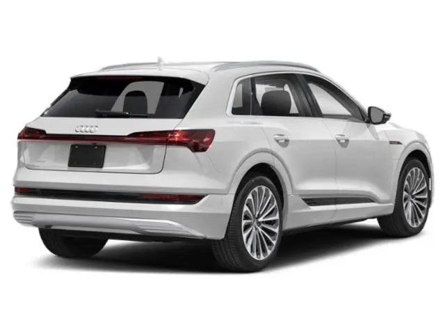 2022 Audi e-tron quattro Premium — photo 1 of 4