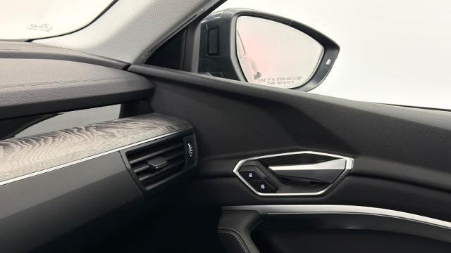 2021 Audi e-tron quattro Premium
