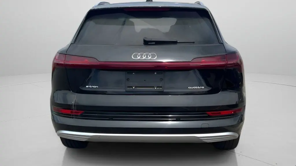 2022 Audi e-tron quattro Premium