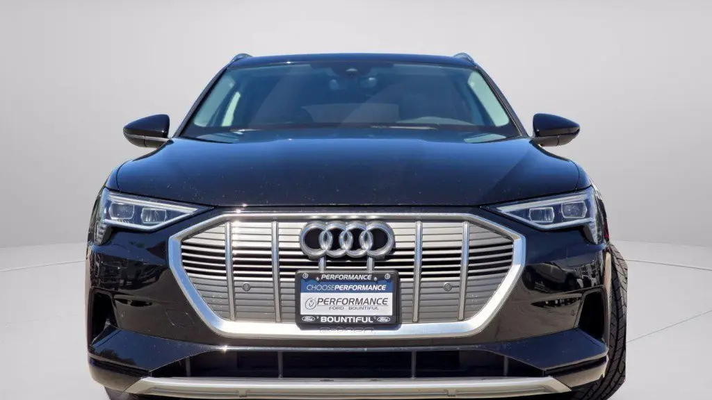 2022 Audi e-tron quattro Premium