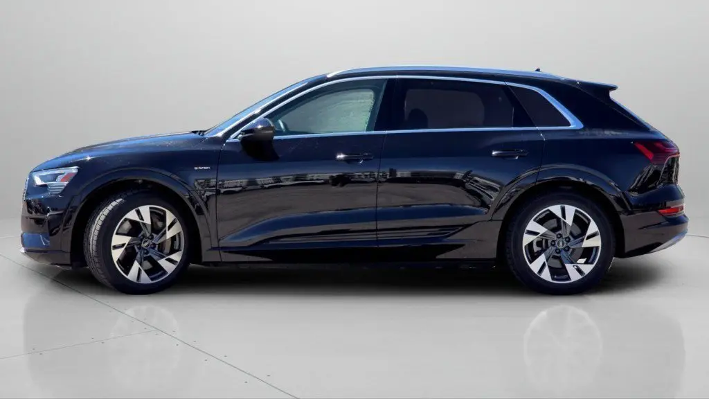 2022 Audi e-tron quattro Premium