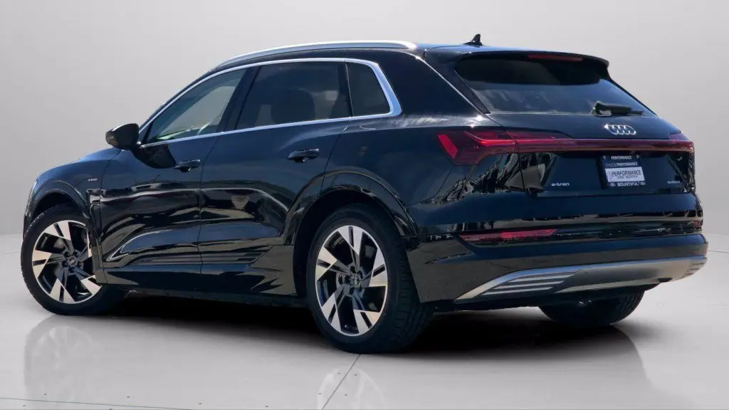 2022 Audi e-tron quattro Premium