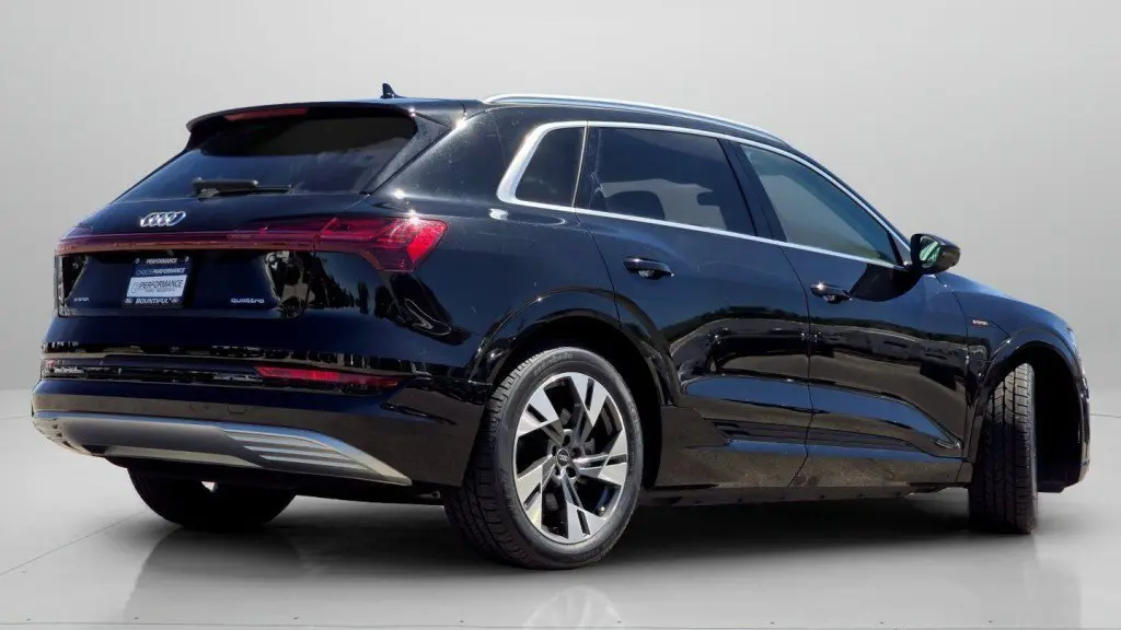 2022 Audi e-tron quattro Premium