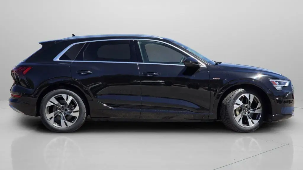2022 Audi e-tron quattro Premium