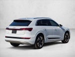 2023 e-tron Thumbnail 5