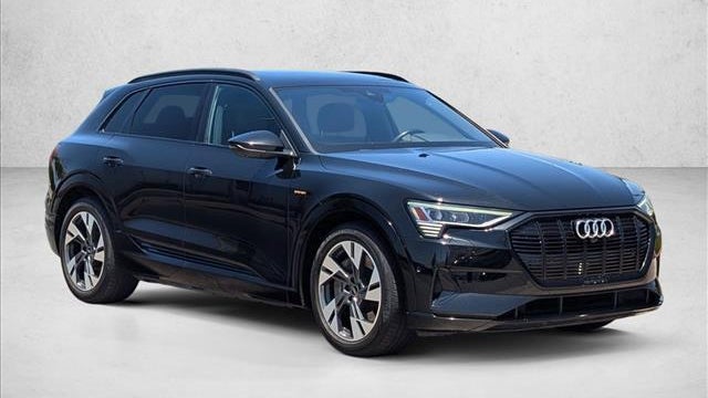 2022 Audi e-tron quattro Premium