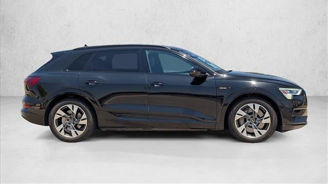 2022 Audi e-tron quattro Premium