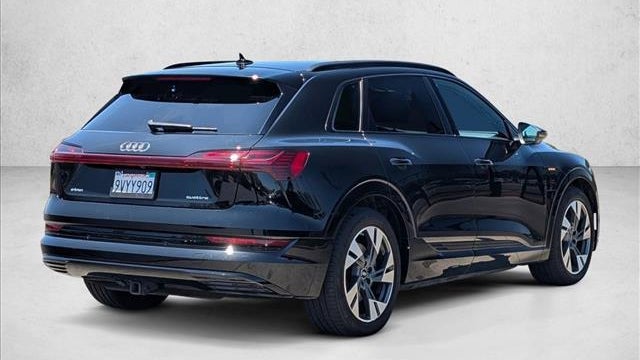 2022 Audi e-tron quattro Premium