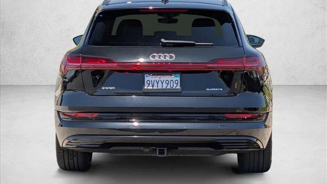 2022 Audi e-tron quattro Premium