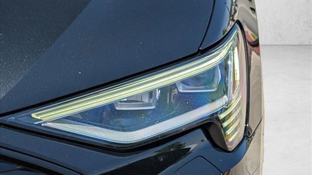 2022 Audi e-tron quattro Premium