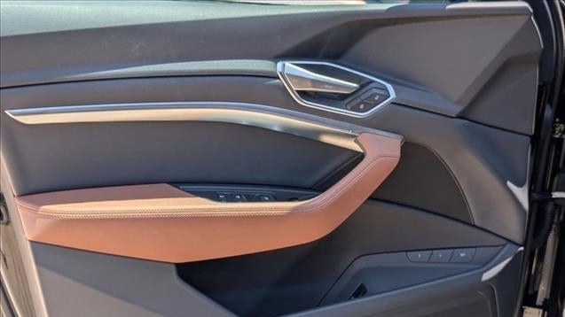 2022 Audi e-tron quattro Premium