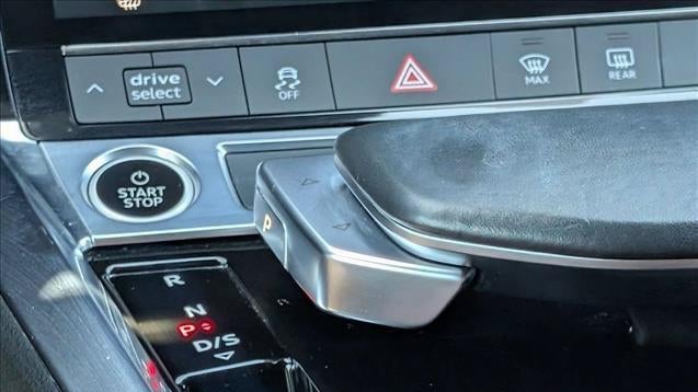 2022 Audi e-tron quattro Premium