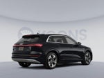 2023 e-tron Thumbnail 3