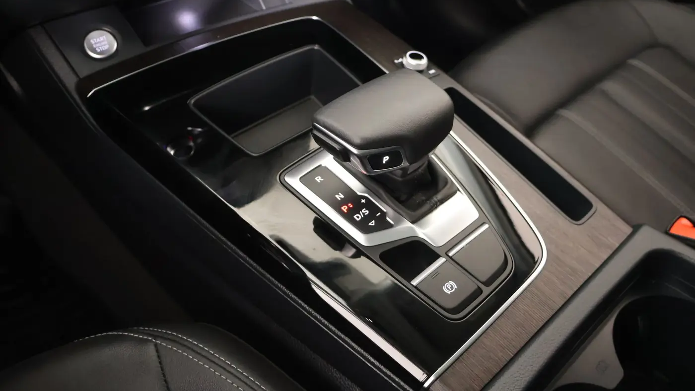 2024 Audi Q5 quattro Premium 40 TFSI