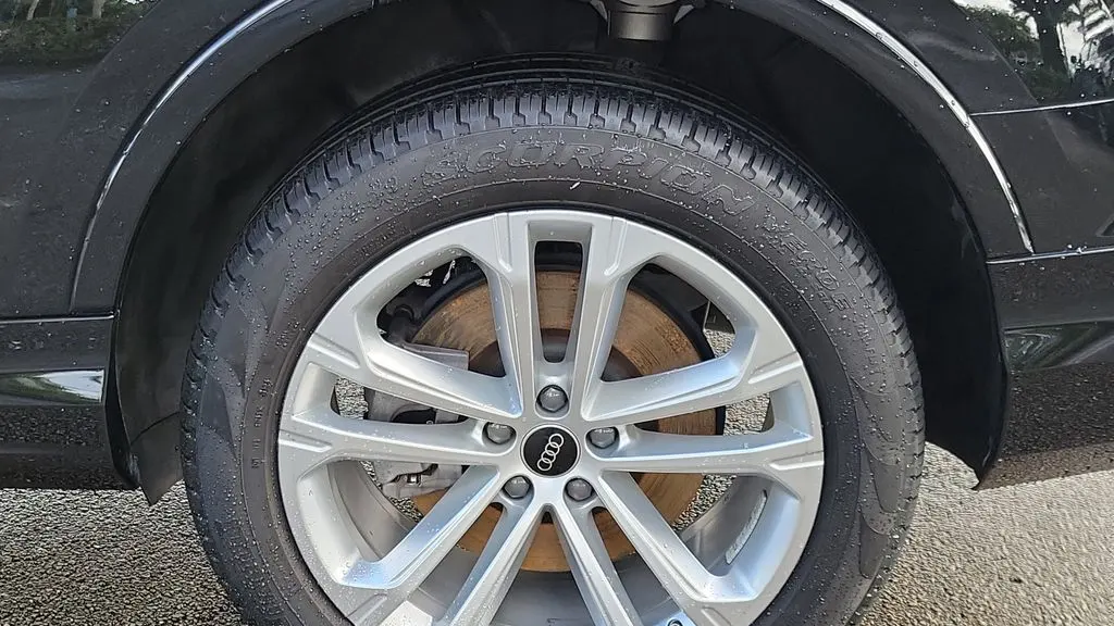 2025 Audi Q7 quattro Premium 45 TFSI