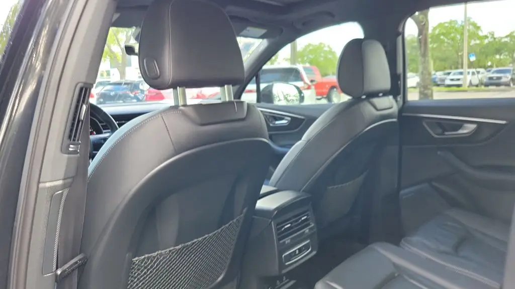 2025 Audi Q7 quattro Premium 45 TFSI