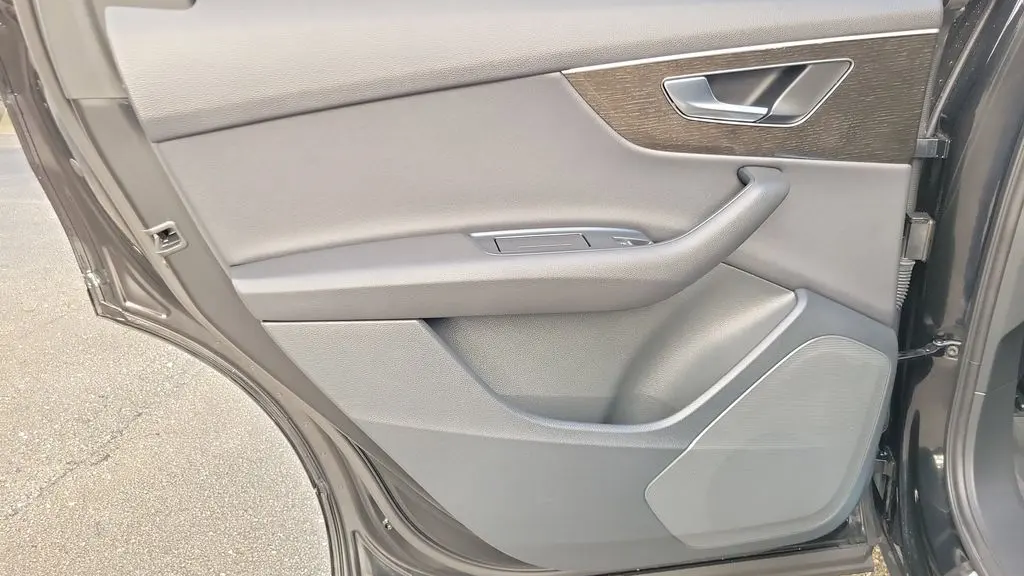 2025 Audi Q7 quattro Premium 45 TFSI