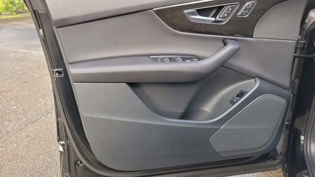 2025 Audi Q7 quattro Premium 45 TFSI