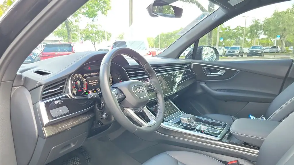 2025 Audi Q7 quattro Premium 45 TFSI