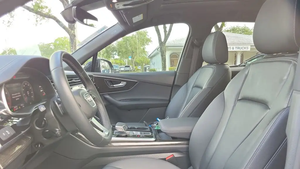 2025 Audi Q7 quattro Premium 45 TFSI
