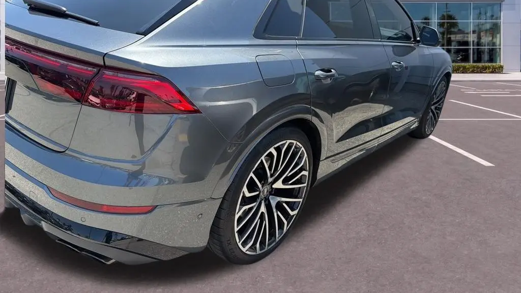 2025 Audi SQ8 4.0T quattro Premium Plus