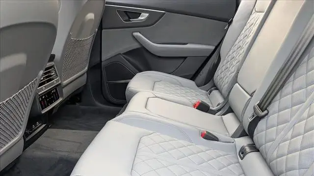 2026 Audi SQ8 4.0T quattro Premium Plus