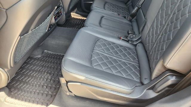 2025 Audi SQ7 4.0T quattro Premium Plus
