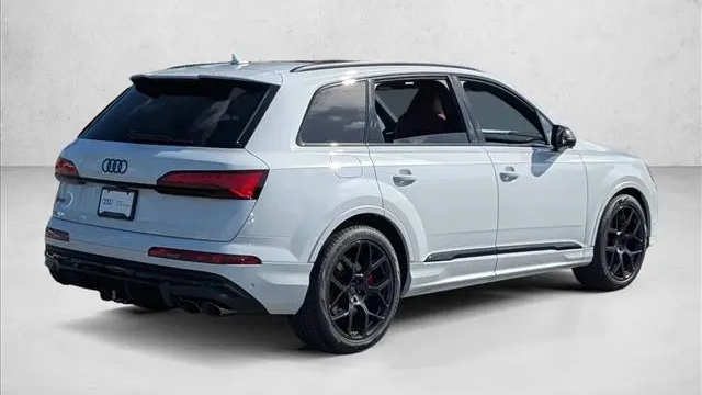 2026 Audi SQ7 4.0T quattro Premium Plus
