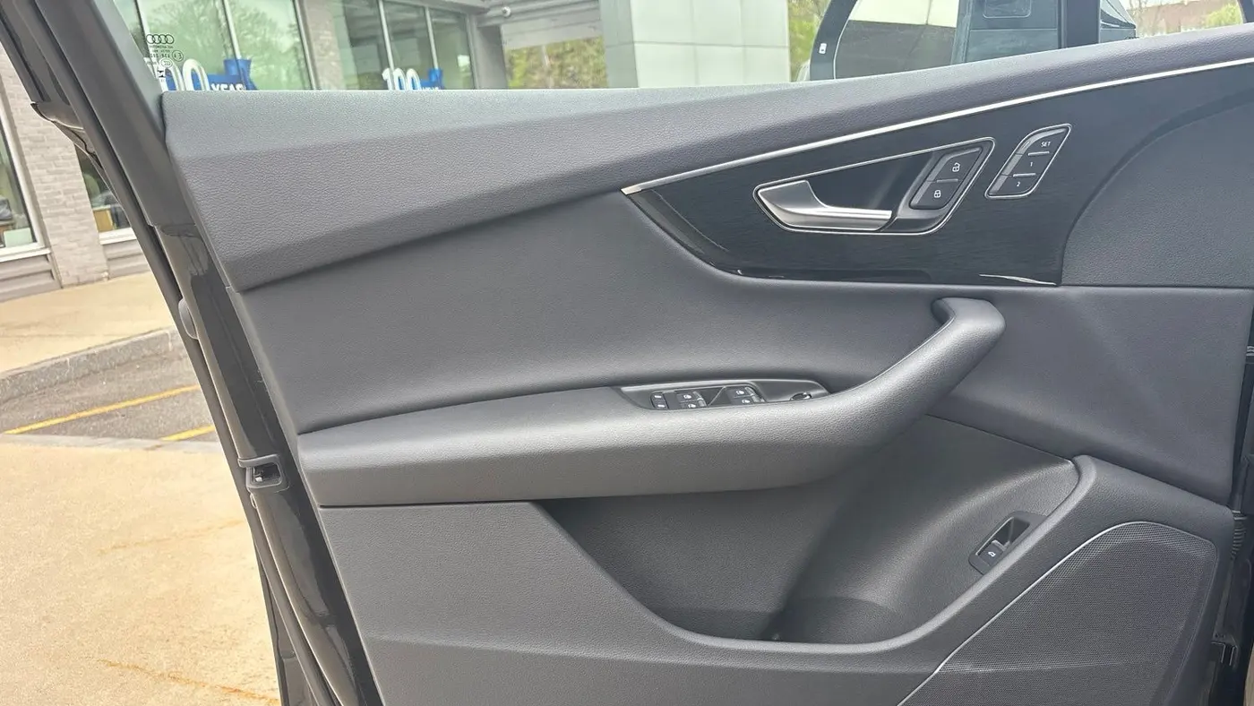 2023 Audi Q7 quattro Premium 55 TFSI