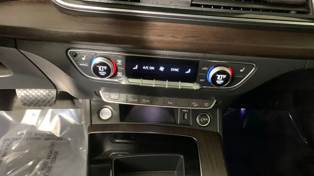 2023 Audi Q5 quattro Premium Plus 40 TFSI