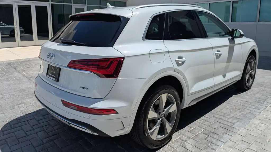 2023 Audi Q5 quattro Premium Plus 40 TFSI