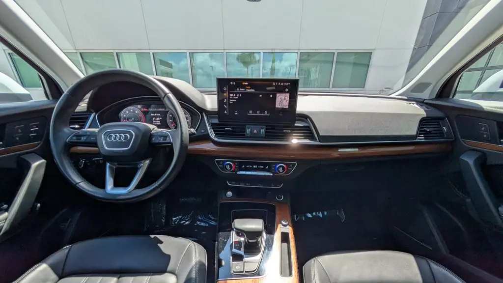 2023 Audi Q5 quattro Premium Plus 40 TFSI
