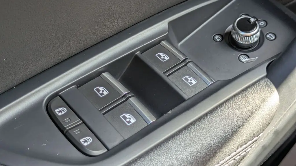2023 Audi Q5 quattro Premium Plus 40 TFSI