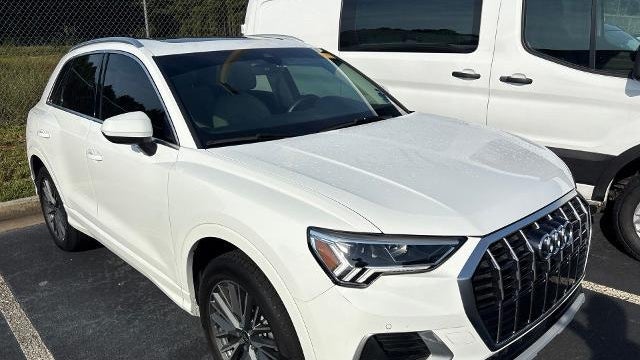 2022 Audi Q3 quattro Premium Plus 40 TFSI