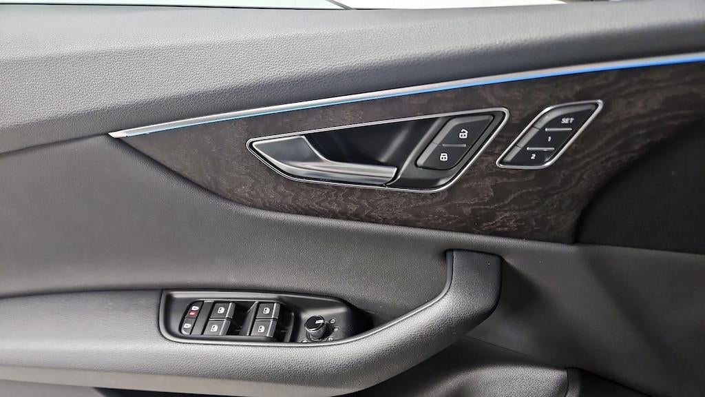2019 Audi Q8 quattro Premium Plus 55 TFSI
