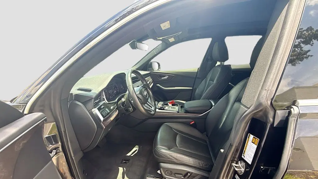 2020 Audi Q8 quattro Premium Plus 55 TFSI