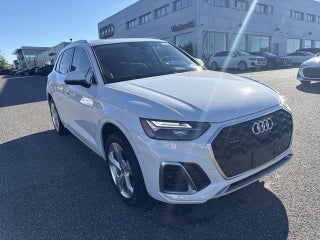 2022 Audi Q5 with Glacier White Metallic Exterior